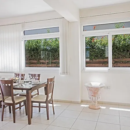 Vila Theodora 27 *